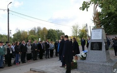Pomnik pamięci całej żydowskiej ludności Długosiodła 16