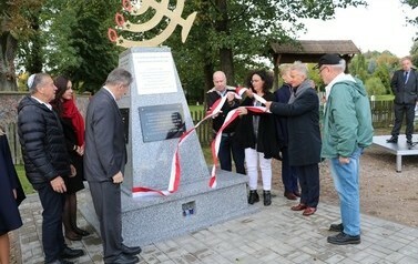 Pomnik pamięci całej żydowskiej ludności Długosiodła 22