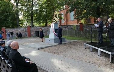 Pomnik pamięci całej żydowskiej ludności Długosiodła 34