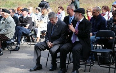 Pomnik pamięci całej żydowskiej ludności Długosiodła 40