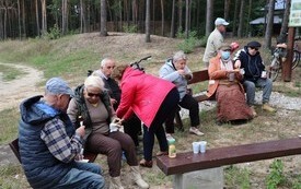 Seniorzy w plenerze 11