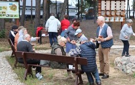 Seniorzy w plenerze 13