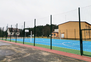 Budowa boiska wielofunkcyjnego przy Szkole Podstawowej im. Papieża Jana Pawła II w&nbsp;Blochach