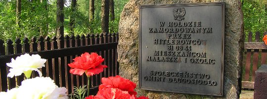 Pamiątkowa płyta we wsi Małaszek