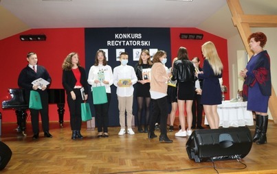 Zdjęcie do Finał Konkursu Recytatorskiego - &amp;quot;Rok Wielkich Pisarzy i Poet&oacute;w Polskich&amp;quot;